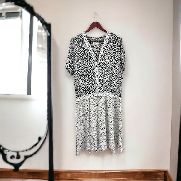 Vintage Dresses & Skirts - Vintage Navy and White Reverse Printed Drop Waist Short Sleeve Midi Dress